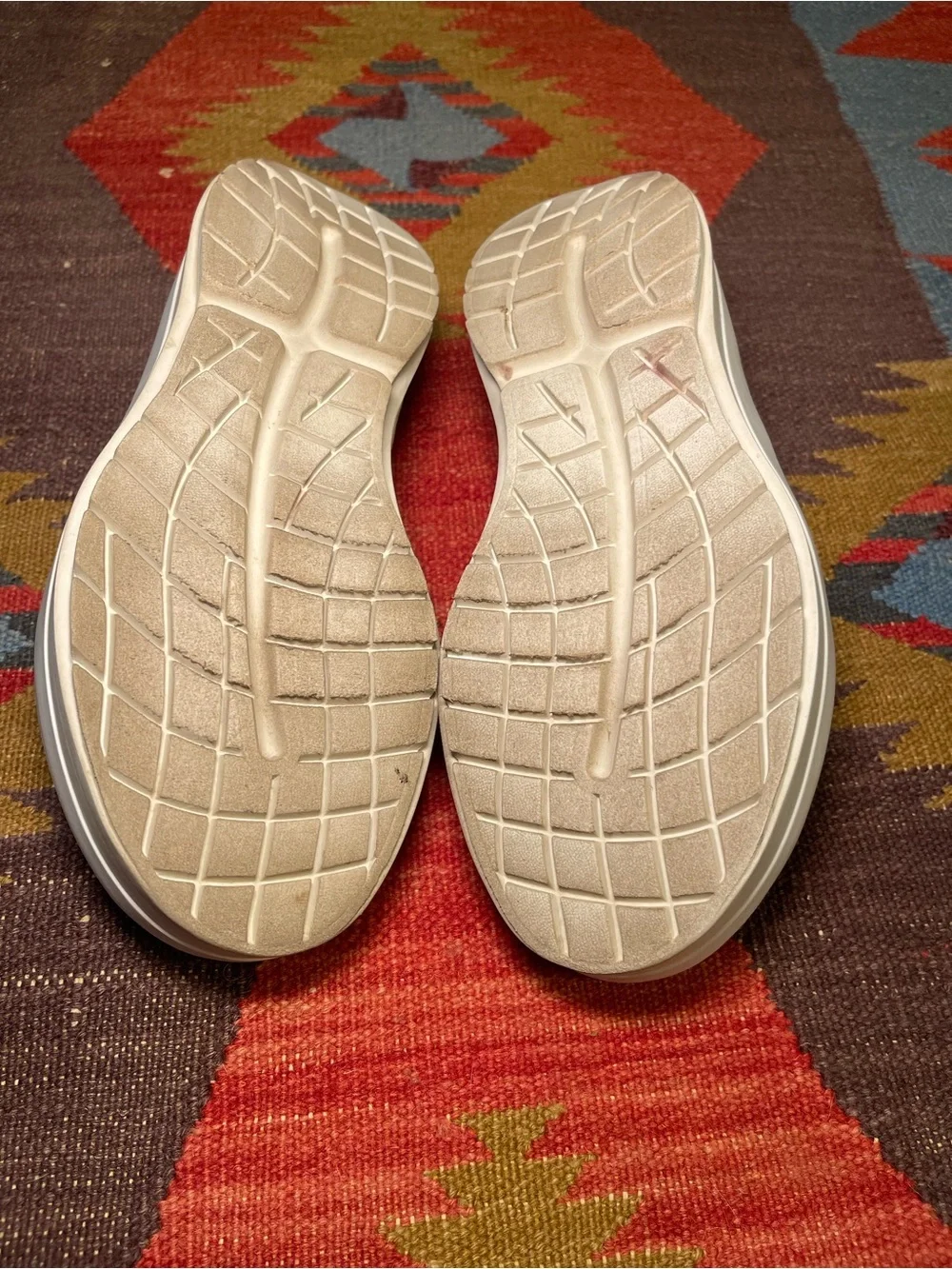 OOFOS White Omga Chukka Recovery Shoe Size 7